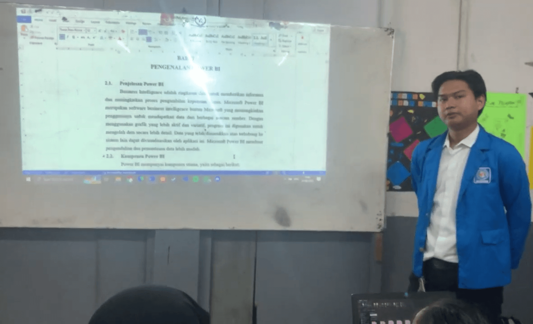 Introducing Power BI and dashboard basics to students at SMP Pelita Harapan.